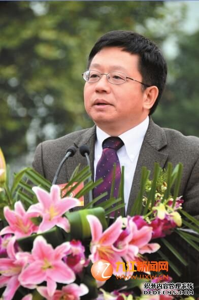 张东晓在九江一中建校110周年发表讲话。（九江一中供图）