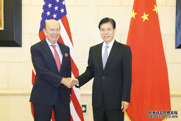 3 　9月24日下午，中国商务部部长钟山在京与来访的美国商务部长罗斯举行工作会谈。图片来源：商务部网站