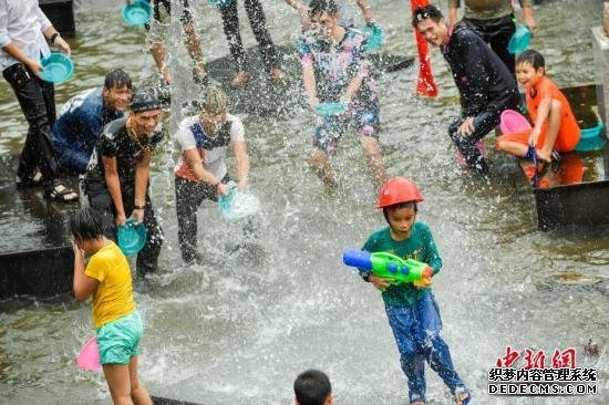 海南成英国人出游“海滩圣地”：号称东方夏威夷