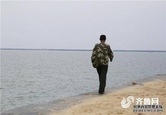 山东59岁护边员坚守海岸线34年:每天巡逻三四次
