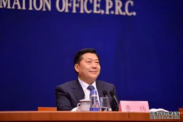 鲁炜.jpg