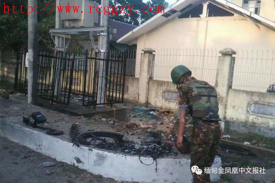 对缅甸若开邦首府的炸弹袭击现在展出三枚未爆弹药