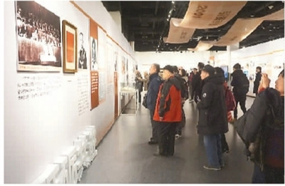 1543540386101324.jpg “华侨华人与改革开放”主题展开幕