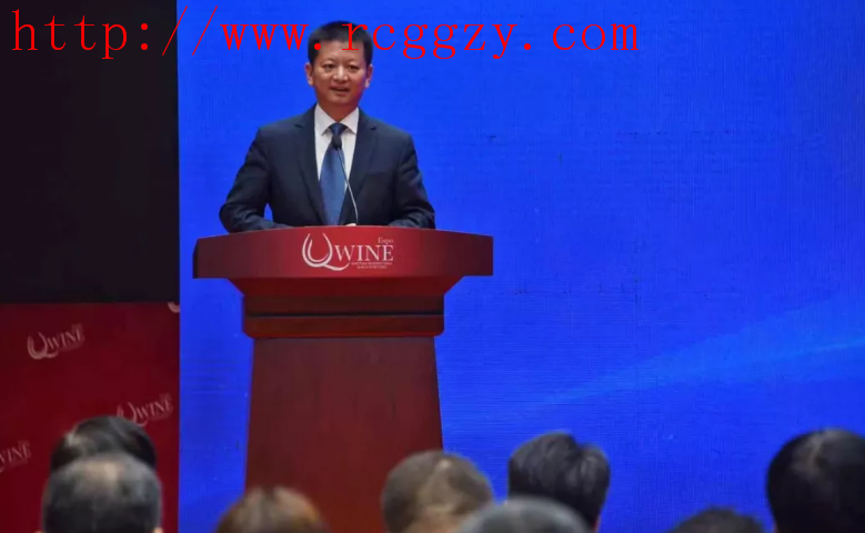 第一届华侨进出口商品交易会，以建立一个“嘉年华”交易会