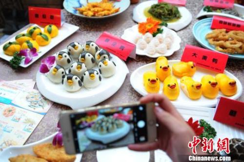 英国中年人喜欢拍食物照片中国食品的受欢迎程度排名第二