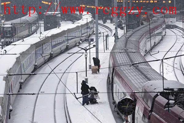巴黎暴雪造成交通“瘫痪”奥利机场取消了200个航班