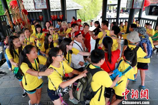 美国华人青年桂林“寻根”体验传统文化魅力