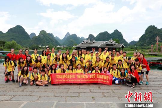 美国华人青年桂林“寻根”体验传统文化魅力