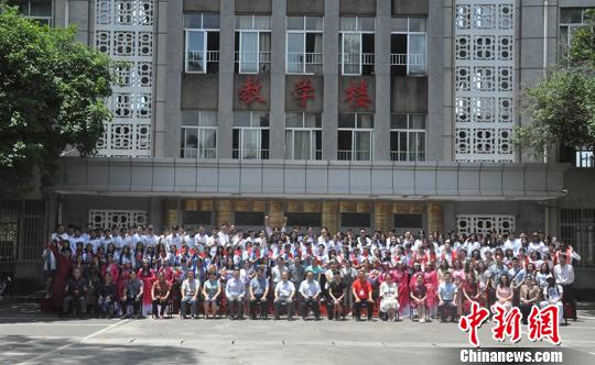 94名东盟中国学生获得了中国教育基金会颁发的30万奖学金