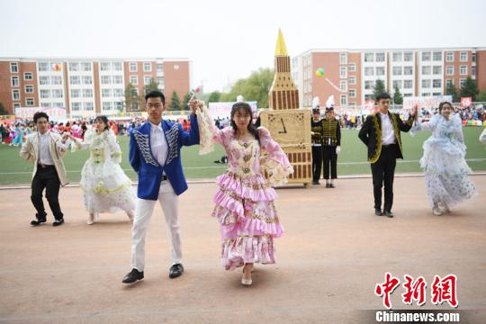 来自世界各地的学生聚集在长春，展现世界风采