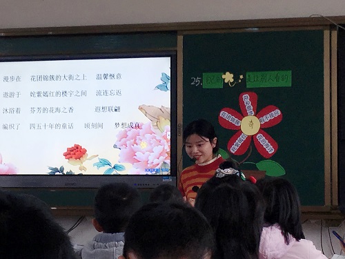 我不认为耳语的道路很远，马也在鞭打