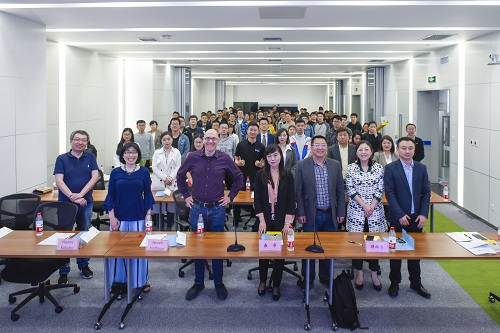史蒂夫霍夫曼发表了“从硅谷到西安”的文章主题演讲