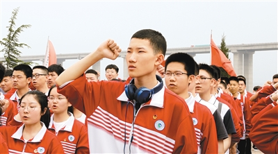 青年对党的心，一个有功的新时代